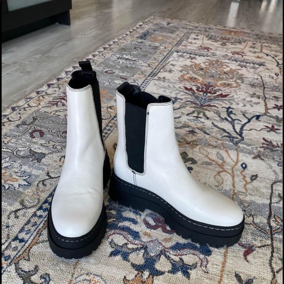 Women’s 8.5 Marc fisher White Platform Boots - Picture 1 of 10